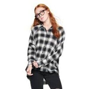Oversized Black Hi-Low Black and White Plaid Flannel Shirt